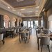 Barman restaurant.